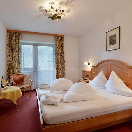 Hotel Schwarzer Adler Гіппах Номер фото